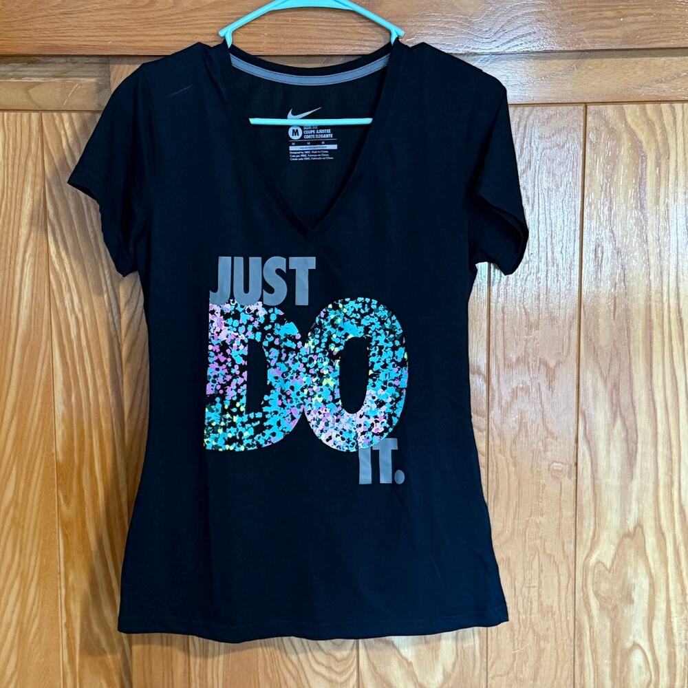 Black Nike Graphic T-Shirt V-Neck Floral Confetti Logo Size M